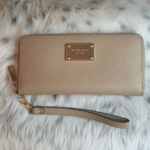 Michael kors wallet